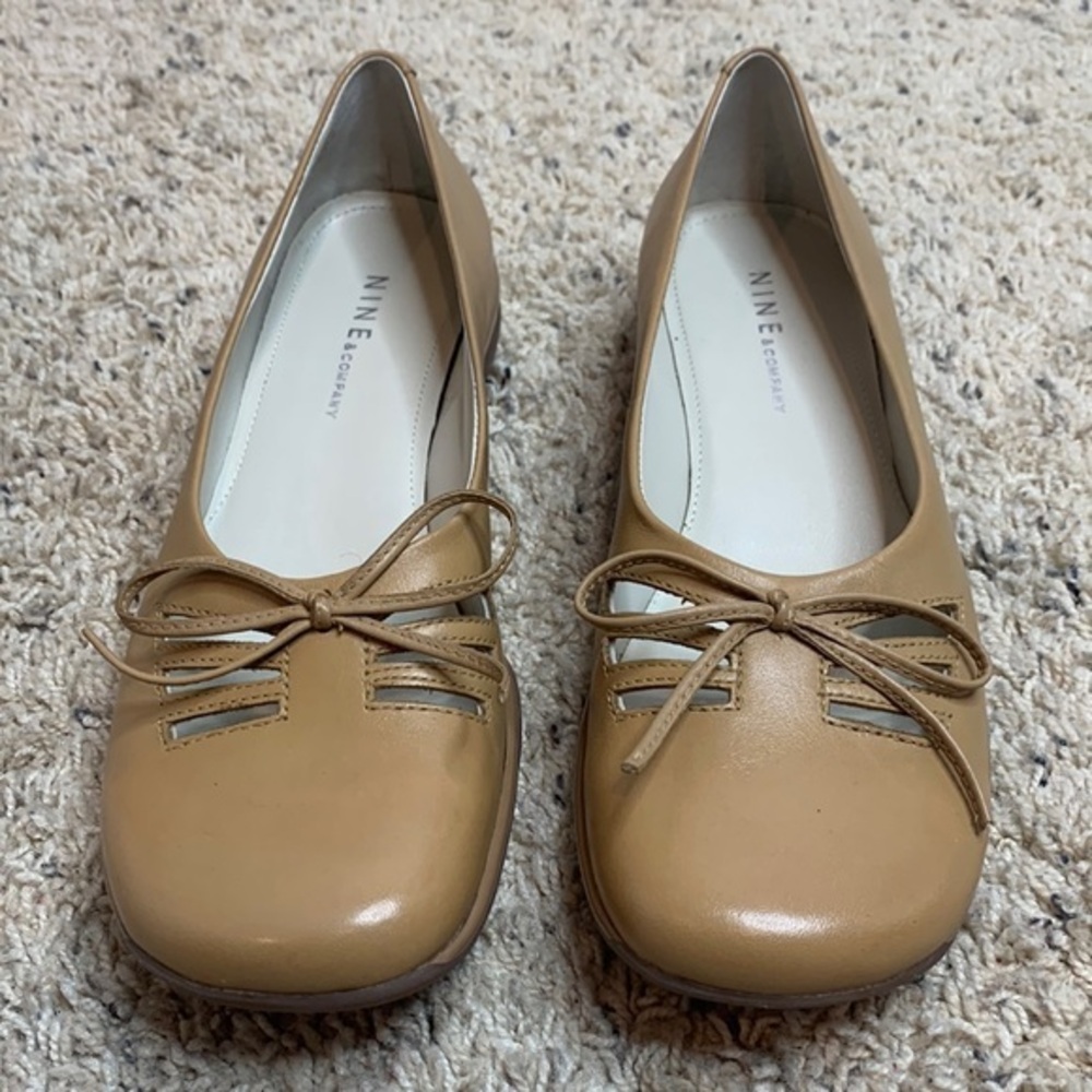 Nine & Co. tan flats women’s Sz 8